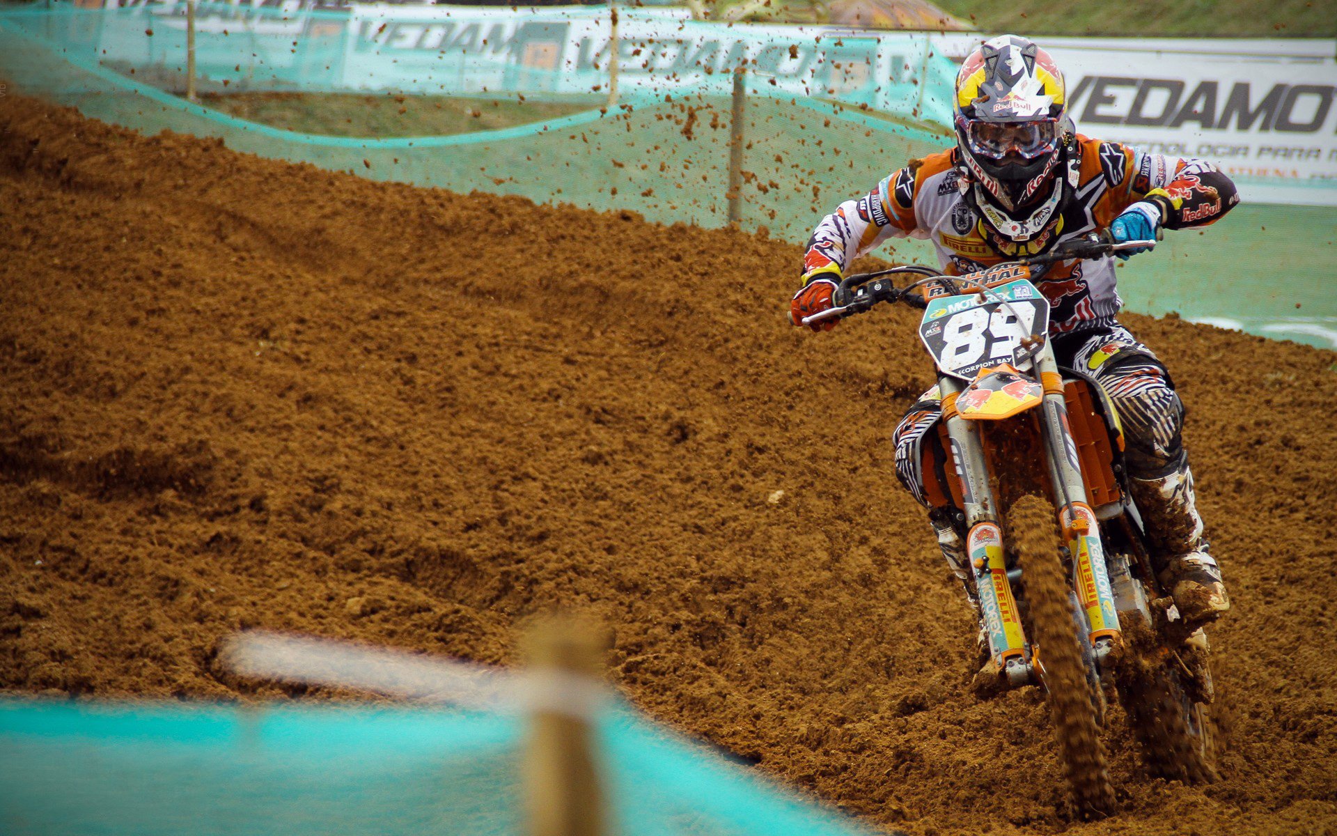 英国男子接力选手配合默契赢得掌声，英国男子4x100米接力